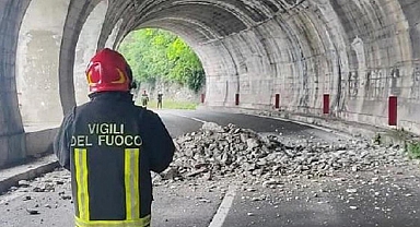İtalya’da meydana gelen toprak kaymasında tünelin tavanı çöktü