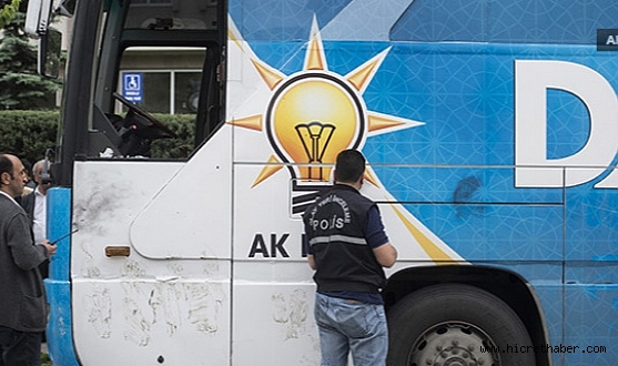 İzmir'de AK Parti seçim otobüsüne saldırı