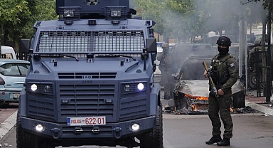 Kosova ve Sırbistan savaşın eşiğine geldi! Sınır hattındaki arbedede NATO askerleri yaralandı