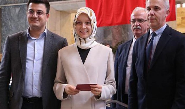 Meclis'in en genç milletvekili Zehranur Aydemir kaydını yaptırdı!