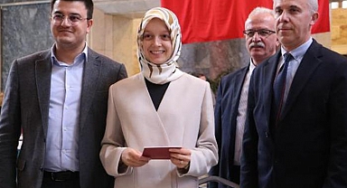 Meclis'in en genç milletvekili Zehranur Aydemir kaydını yaptırdı!