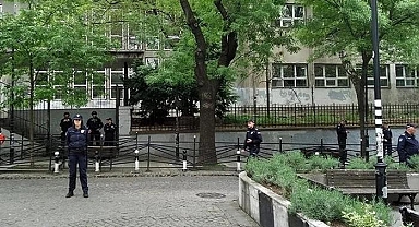 O ülkede bazı okulların e-posta adreslerine gönderilen ihbarlar yetkilileri harekete geçirdi... Hepsi tahliye edildi