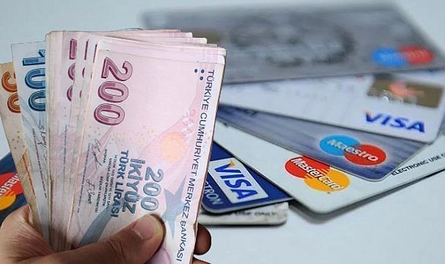 Yolda bulduğu kredi kartıyla binlerce liralık harcama yapınca...