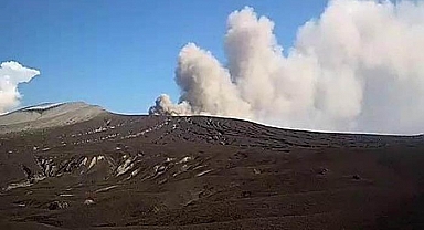 Alarm seviyesi 2'ye yükseltildi! O ülkede yanardağ patlaması... Yetkililerden turistlere ve bölge sakinlerine uyarı
