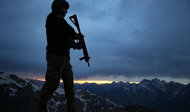 Bakan Yerlikaya acı haberi duyurdu: 1 asker şehit oldu