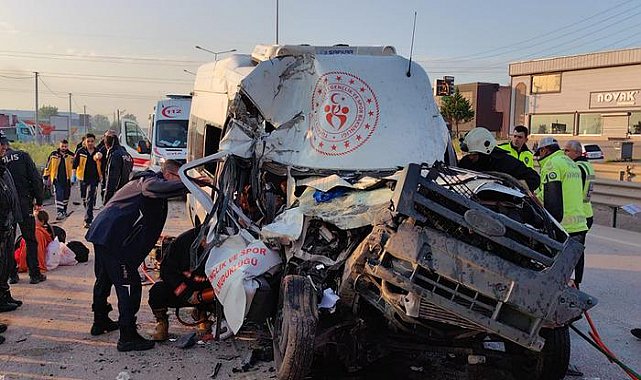 Bursa'da feci kaza! Sporcuları taşıyan minibüs, hafriyat kamyonuna çarptı: Ölü ve yaralılar var