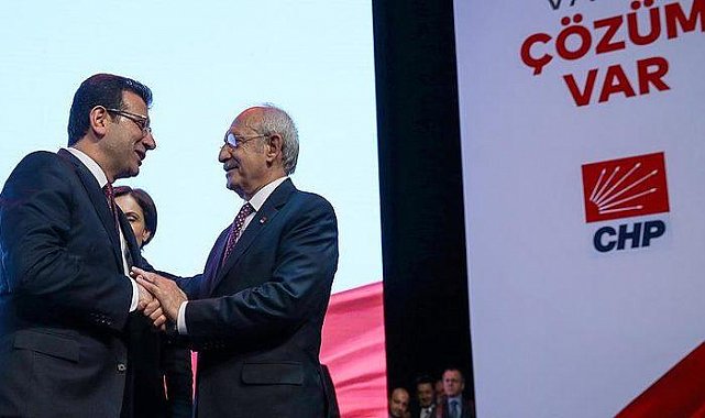 CHP'de bugün trafik çok yoğun! Ekrem imamoğlu 'değişim' işaretini vermişti, gözler o saate çevrildi... Özgür Özel sürprizi