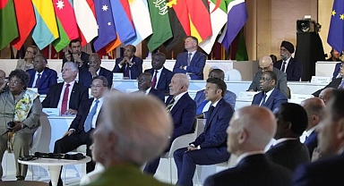 Dünya liderleri Yeni Küresel Finansal Pakt Zirvesi’nde bir araya geldi