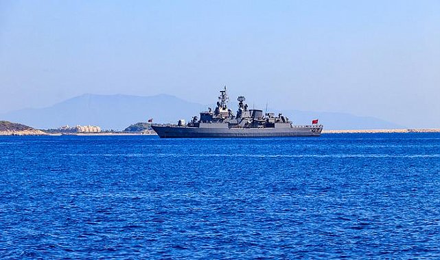 Ellerinde kesici aletlerle dolaşıyorlardı, Türk bayraklı gemide personel kendini kilitledi! Denizcilik Genel Müdürlüğü açıkladı: 15 kaçak şahıs tespit edildi, İtalya'da müdahale edilecek
