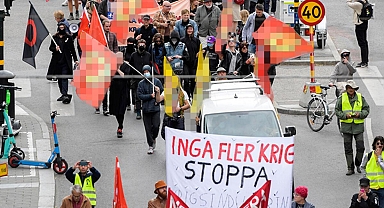 İsveç'te bir küstah protesto daha! Terör yandaşları rahat durmuyor, yetkililer izliyor