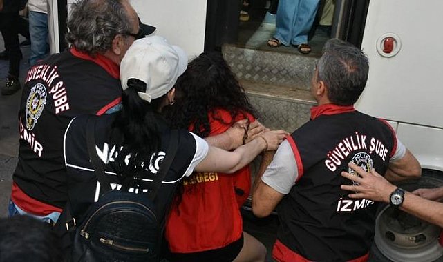 İzmir’de LGBT yürüyüşüne polis müdahalesi! Çok sayıda gözaltı var