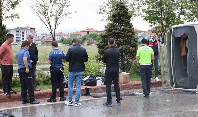Jandarma personelini taşıyan araç devrildi! Yaralılar var