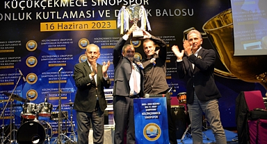 Küçükçekmece Sinopspor, 3. Lig şampiyonluğunu kutlamak için bir şampiyonluk balosu düzenledi.