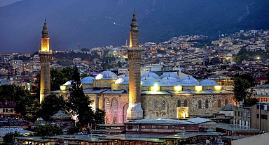 Kurban Bayramı namazı saatleri ;Ankara 05.57 Bursa 06.12 İstanbul 06.10 İzmir 06.24
