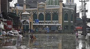 Pakistan ve Hindistan'da Biparjoy siklon fırtınası alarmı! 55 bin kişi tahliye edildi