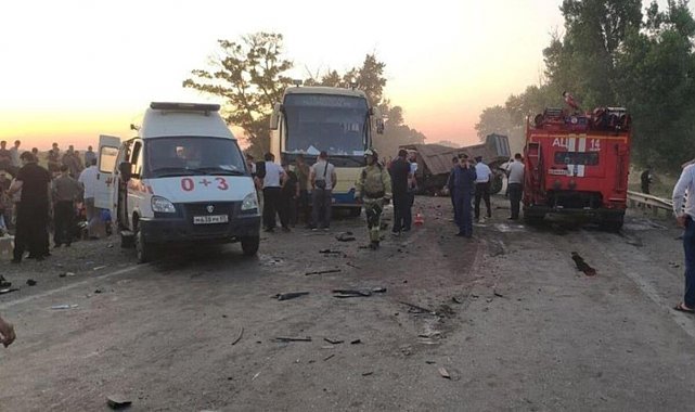 Rusya’da feci kaza! Yolcu otobüsü, otomobil ve kamyonla çarpıştı: 8 ölü