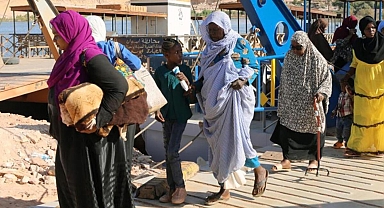 Sudan’da 500 binden fazla kişi ülkeyi terk etti,
