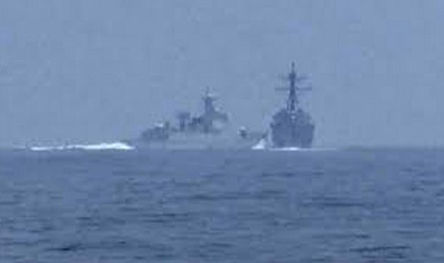 Tayvan Körfezi'nde ABD-Çin savaş gemileri karşı karşıya