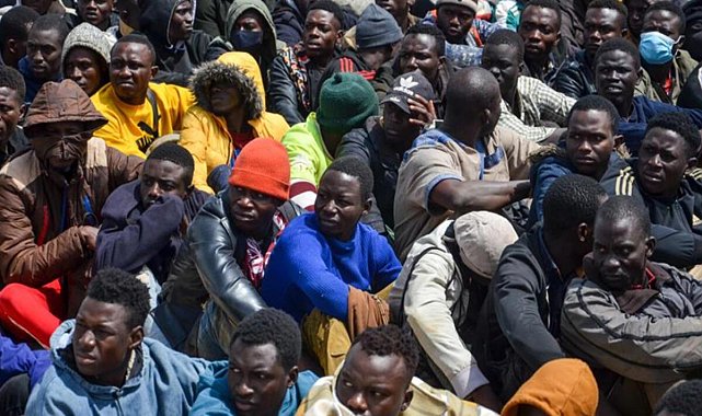 Tunus’ta son 24 saatte 792 göçmen kurtarıldı, 1 kişi öldü