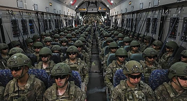 Türkiye, NATO'nun talebi üzerine göndermişti: Komando görev yerine ulaştı! İntikal sırasında çarpıcı görüntüler