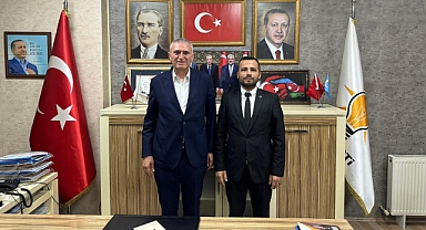 Yasin Uluhan, AKON (Anadolu Eğitim ve Kültür Konfederasyonu) Ak Parti İlçe Başkanı Recep Şencan'a iade-i ziyaret gerçekleştirdi