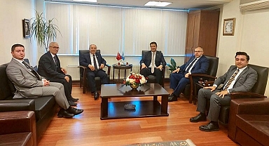 28. Dönem Kayseri Milletvekili Mahmut Arıkan da Saadet partisinin bayramlaşma heyetindeydi.
