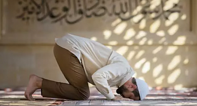 AŞURE GÜNÜ NAMAZI nasıl kılınır, okunacak dualar nelerdir?