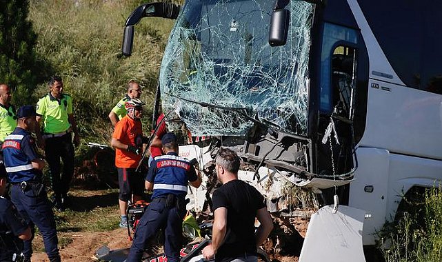 Eskişehir'de yolcu otobüsü devrildi! Çok sayıda yaralı var
