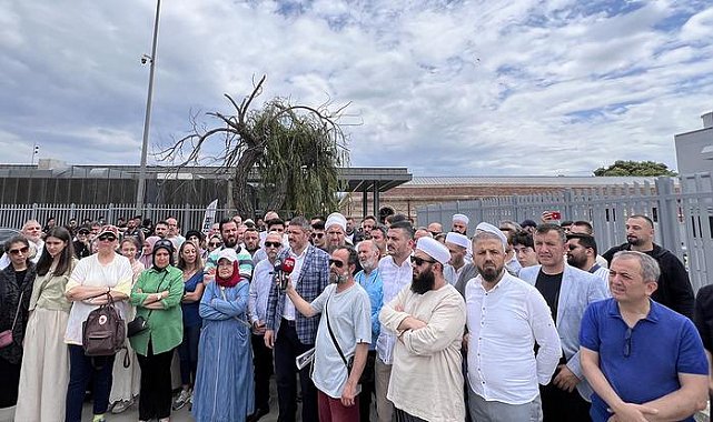 Feshane'de yine protesto: 'Kesinlikle sapkınlığı özendiriyor' diyerek çıkıştılar!