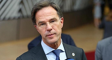 Hollanda Başbakanı Mark Rutte koalisyon hükümetinin istifa ettiğini açıkladı
