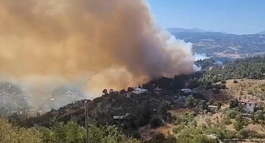 Kahramanmaraş'ta korkutan yangın! Alevler evlere sıçradı.