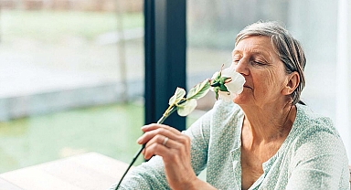 Koku kaybı Alzheimer belirtisi