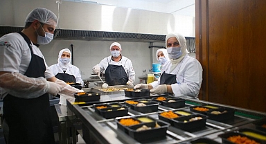 Sakarya Aşevi’ndeki üretimi inceledi