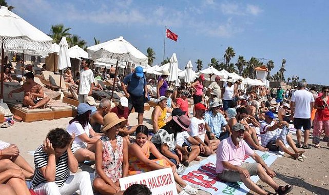 Beachler'iyle ünlü Çeşme'de 'havlunu al da gel' eylemi!