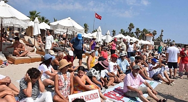 Beachler'iyle ünlü Çeşme'de 'havlunu al da gel' eylemi!