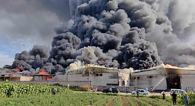 Bursa'da fabrikalar yanıyor! 5 ilden destek geldi, patlamalar yaşanıyor