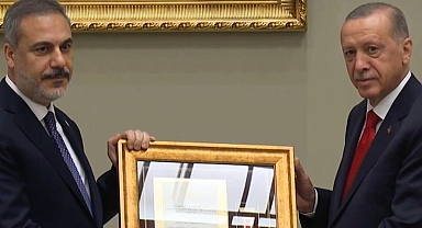 Cumhurbaşkanı Erdoğan'dan Hakan Fidan'a üstün hizmet madalyası