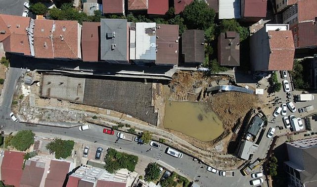 'Deprem oluyor zannettik' Büyük gürültüyle... Sarıyer'de yol çöktü! Çevre binalar boşaltıldı