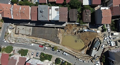 'Deprem oluyor zannettik' Büyük gürültüyle... Sarıyer'de yol çöktü! Çevre binalar boşaltıldı