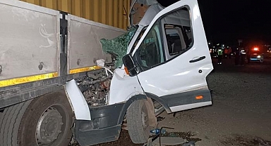 Gaziantep'te feci kaza! Tıra ok gibi saplandı: 1 ölü, 7 yaralı