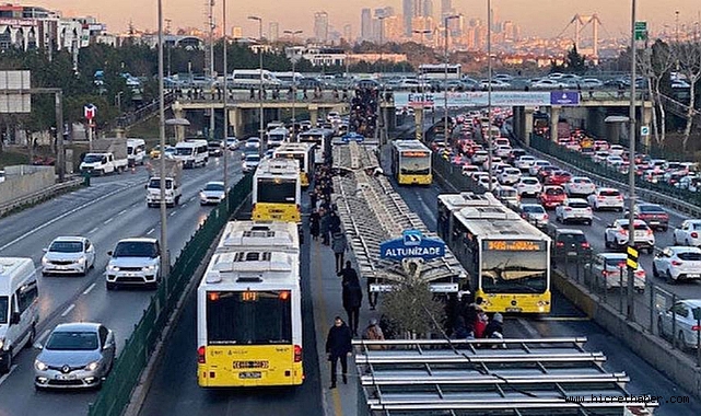 İstanbul'da toplu ulaşıma yüzde 51.52 oranında zam geldi.