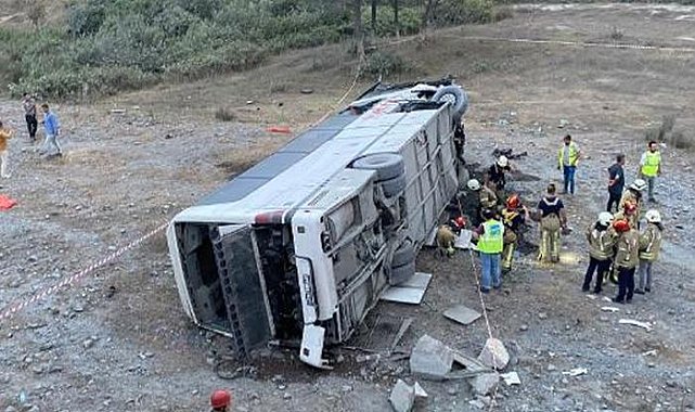 İstanbul Kemerburgaz'da trafik kazası! Otobüs yan yattı..