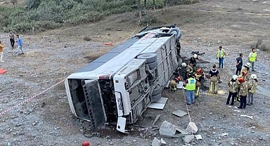 İstanbul Kemerburgaz'da trafik kazası! Otobüs yan yattı..