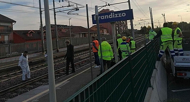 İtalya'nın konuştuğu kaza! Tren demiryolu işçilerine çarptı: 5 ölü