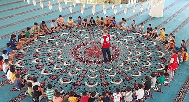 Kızılay Mardin Artuklu'dan Kur’an öğrencilerine ziyaret