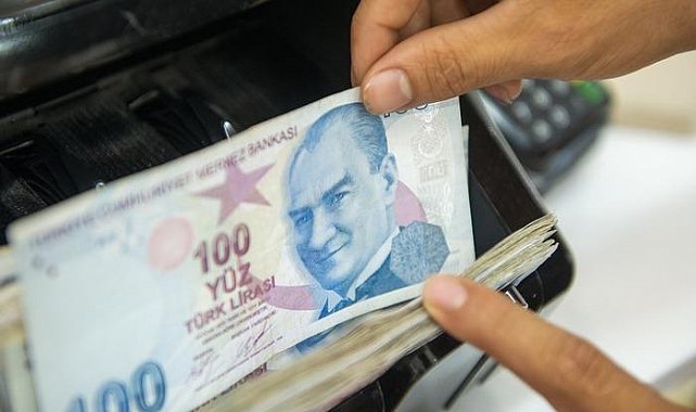 Üniversiteyi kazanana belediyeden 5 bin lira