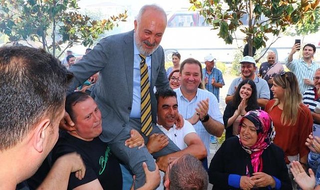 Zam kararından sonra belediye başkanını omuzlarda taşıdılar! En düşük maaş 18 bin 500 lira oldu