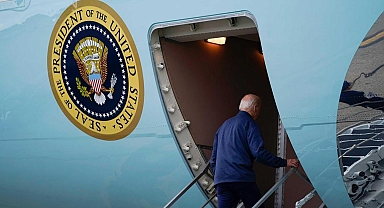 ABD Başkanı Biden, uçaktan inerken düşme tehlikesi yaşadı
