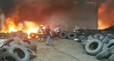 Adana'da atık lastik deposunda yangın çıktı