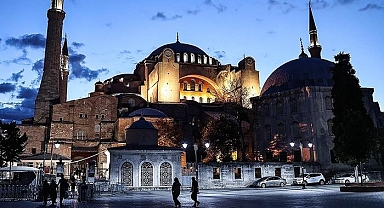 Ayasofya’nın kapısını kırdı, kendini 'sadece ittirdim' diye savundu!